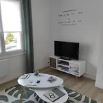 Duplex A 2 Pas De La דירה